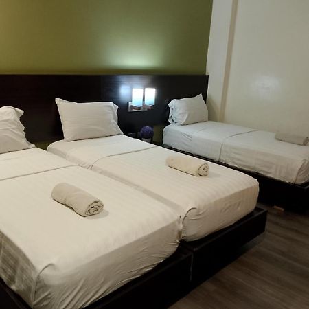 Makati Boutique Hotel Near Naia Airport Terminal 3 Edsa Pasay Cbd Макати Экстерьер фото