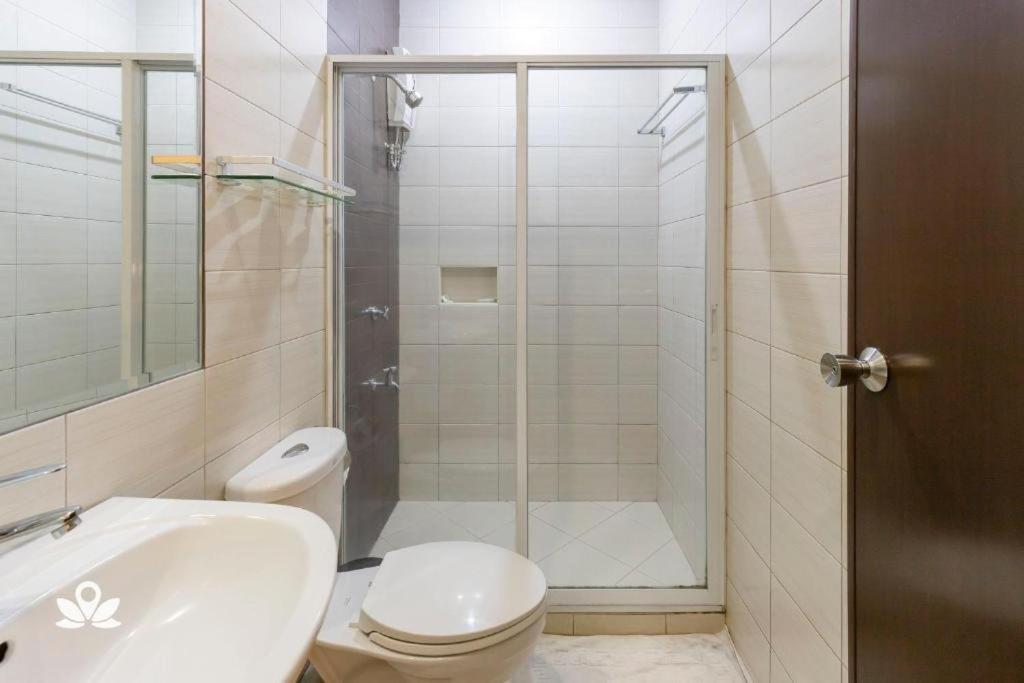 Makati Boutique Hotel Near Naia Airport Terminal 3 Edsa Pasay Cbd Макати Экстерьер фото