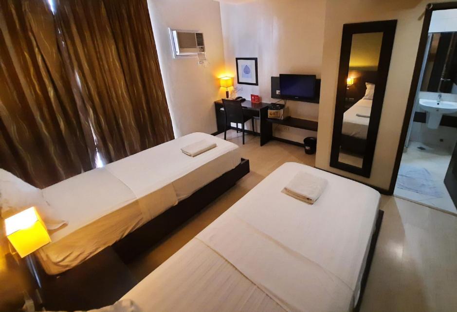 Makati Boutique Hotel Near Naia Airport Terminal 3 Edsa Pasay Cbd Макати Экстерьер фото