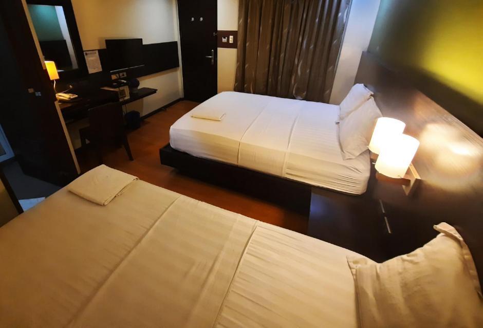 Makati Boutique Hotel Near Naia Airport Terminal 3 Edsa Pasay Cbd Макати Экстерьер фото