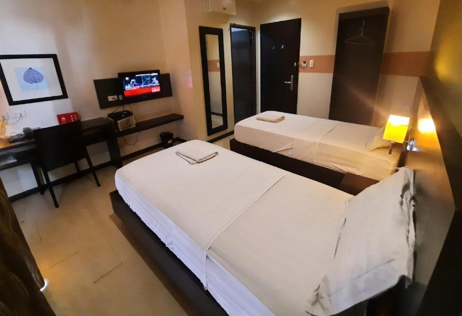 Makati Boutique Hotel Near Naia Airport Terminal 3 Edsa Pasay Cbd Макати Экстерьер фото
